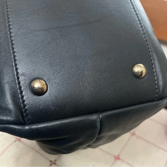 Salvatore Ferragamo Black Patent Soft Leather Shoulder Bag Magnetic Close - Picture 4 of 15